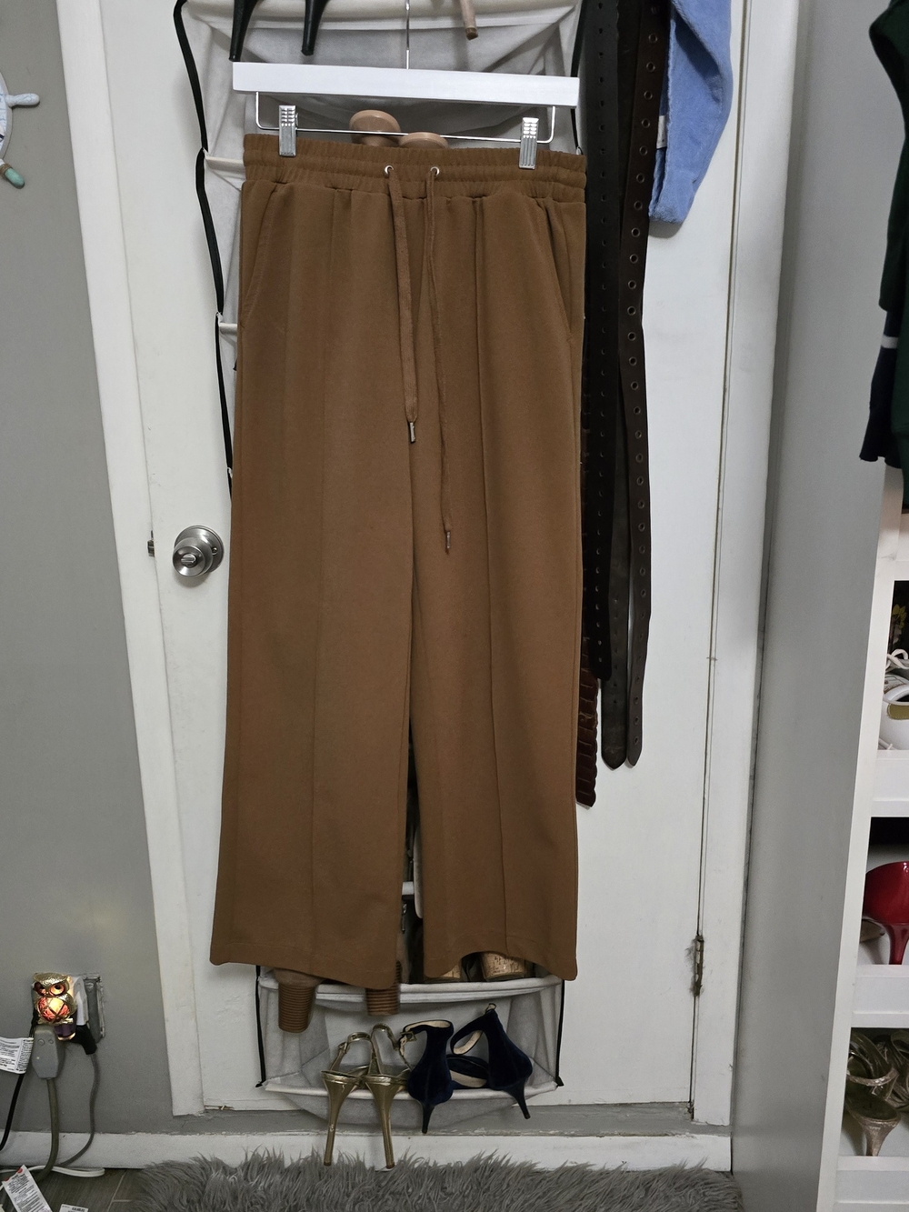 Wide-Leg Drawstring Sweatpants in Brown for Women - Picture 2 of 3